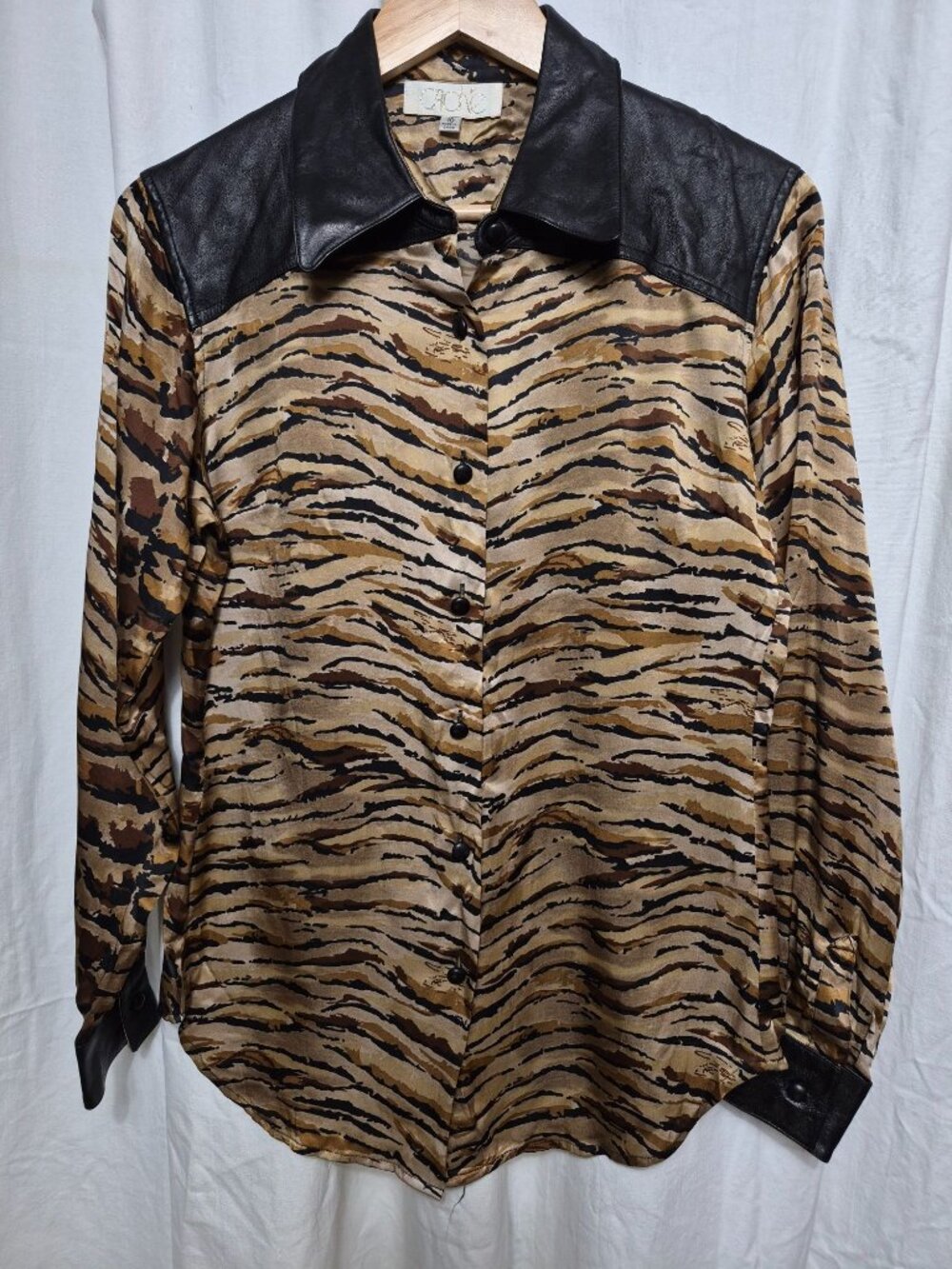 Cache" 10 Vintage Silk Leather Lightweight Button up Animal Print Classic Shirt